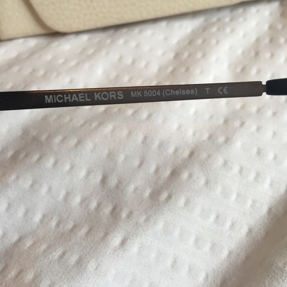 Michael Kors Chelsea sunglasses - Picture 3 of 4